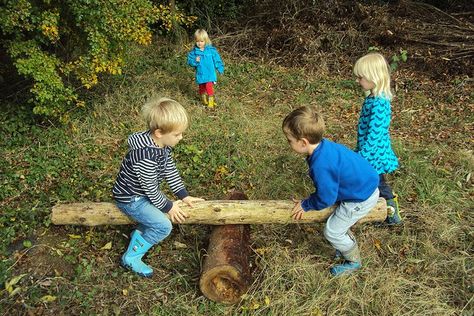 Montessori Forest Schools - The Best of Both Worlds? Forest School Structures, Forest School Playground, Forest School Pallet Ideas, Forest School Ideas Outdoor Play, Forest School Areas, Forest School Area, Schools Uk, Forest School Ideas, Forest Play