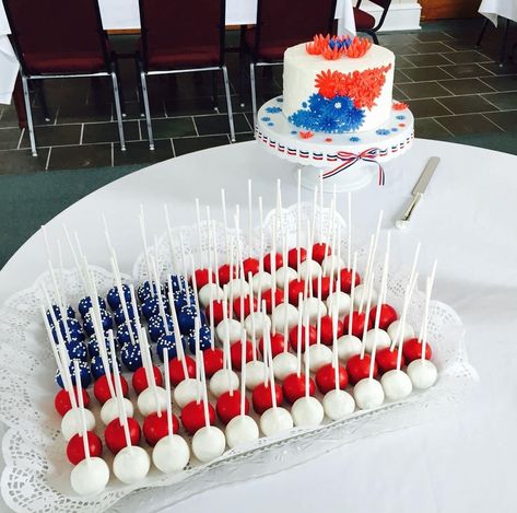 4th of July Cake Pops July Fourth Wedding, Patriotic Wedding Cake, Red White And Blue Bridal Shower Ideas, 4th Of July Wedding Decorations, July 4 Wedding, Americana Wedding Theme, July Bridal Shower Themes, Red White And Blue Wedding Decorations, American Themed Wedding