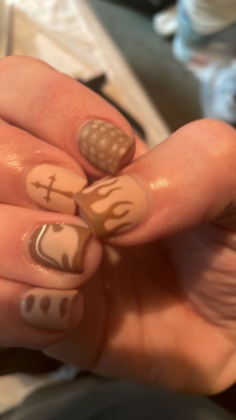 Male Halloween Nails, Guy Painted Nails Aesthetic, Halloween Men Nails, Guy Painted Nails, Men’s Nail Art Halloween, Raw Alejandro, Men Nails, Brown Nails Design, Masc Fashion