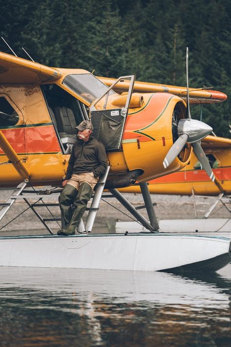 History of the de Havilland Beaver | The Filson Journal De Havilland Beaver, Stol Aircraft, Photo Avion, Bush Pilot, Amphibious Aircraft, Small Plane, Bush Plane, Plane And Pilot, Float Plane