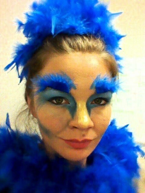 Bluebird costume, blue bird makeup, pregnancy costume, feather makeup, Halloween makeup, feather makeup, eye shadow, bookoween Blue Bird Halloween Costume, Blue Bird Makeup, Mayzie La Bird Makeup, Bird Makeup Ideas, Bird Costume Women, Bluebird Costume, Bird Face Paint, Seussical Makeup, Parrot Makeup