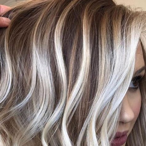 Blond With Silver Highlights, Light Blonde Hair With Dark Lowlights, Blonde 2 Toned Hair, Blonde Highlight With Lowlights, Low Lights And Highlights Blonde Short Hair, Blonde Hair With Dark Undertones, Fall Dimensional Blonde Hair Color, Blond With Dark Highlights, Icy Dimensional Blonde