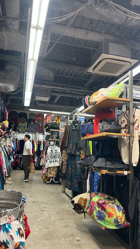 Thrift aesthetic Pasar Senen Thrift, Thifting Aesthetic, Thrift Store Pictures, Thrift Shop Aesthetic, Thrift Store Aesthetic, Thrifting Manifestation, Thrifting Aesthetic, Thrift Aesthetic, Acid Bath