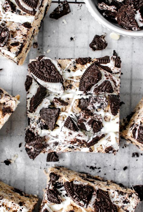 These White Chocolate Oreo Rice Krispies are insanely good. Super easy to make with a punch of flavor, these will quickly become one of your favorite treats to whip up! Oreo Rice Crispy Treats, Oreo Rice Krispies, Oreo Rice Krispie Treats, Oreo Rice, White Chocolate Oreos, Chocolate Rice Krispie Treats, Breakfast Cupcakes, Creamed Rice, Chocolate Oreo