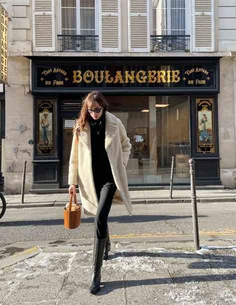 French style Teddy Coats, wearing a beige Stand Studio winter coat in Paris What To Wear In France, French Winter Style, Paris Winter Outfits, French Winter Fashion, Paris Winter Fashion, What To Wear In Paris, November Outfits, Paris Winter, Pretty Cardigans