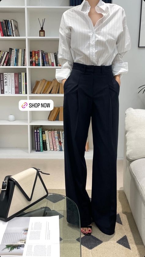 Trousers Outfit Work Office Wear, Black Pant White Shirt Women, White Shirt And Black Pants Outfit, White Shirt Black Pants Outfit Woman, Navy Pants Outfit Women, Outfit Graduacion, Western Formal Wear, Navy Pants Outfit, Young Teacher Outfits