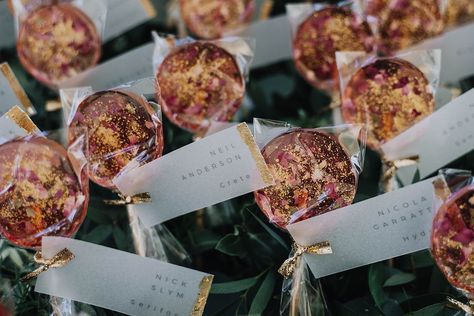 Loupaper Wedding Stationery on Instagram: “Lollipops // continuing the theme of alternative table plans, how cute are these lollipops?! Each tied with an escort card with each guests…” Wedding Lollipops, Floor Arrangements, Flower Lollipop, Olive Bar, Gold Rimmed Glasses, Pink Tablecloth, Pink Names, Love Band, Marquee Wedding