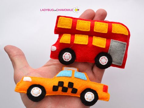 Felt Car, February Baby, Felt Finger Puppets, Felt Crafts Patterns, Felt Pattern, London Bus, Felt Patterns, Felt Christmas Ornaments, Magnets Fridge