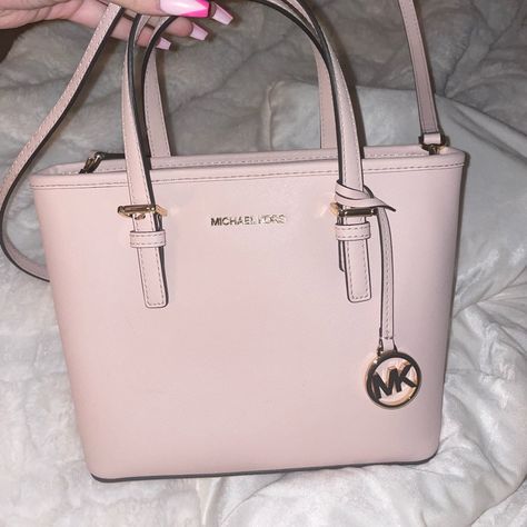 Light Pink Mk Purse With Gold Hardware, Adjustable And Detachable Strap Never Used Still Have The Box Mk Bag Aesthetic, Baddie Purses, Purses For Teens, Pink Michael Kors Purse, Pink Michael Kors Bag, Mk Tote Bag, Purse For Teens, Studded Leather Bag, Everyday Bag Essentials