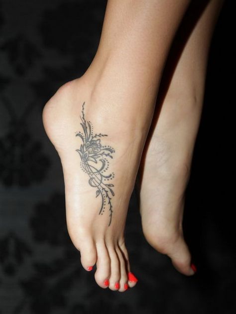 50+ Elegant Foot Tattoo Designs for Women - For Creative Juice Cute Foot Tattoos, Small Foot Tattoos, Tattoo Foot, Tato Henna, Foot Tattoos For Women, Small Flower Tattoos, Cute Small Tattoos, Tattoo Girls, Subtle Tattoos