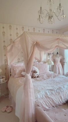 Coquette Bedroom, Princess Canopy Bed, Dream Bedroom Inspiration, Coquette Room, Cosy Room, Popular Trends, Dream Apartment Decor, Princess Room, Girly Room