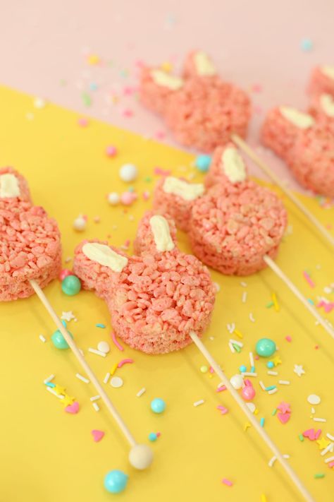 Bunny Rice Krispie Treats, Easter Rice Krispies, Rice Krispies Pops, Easter Rice Krispie Treats, How To Make Pink, Rice Recipes For Dinner, Rice Krispies Treats, Krispies Treats, Bunny Party