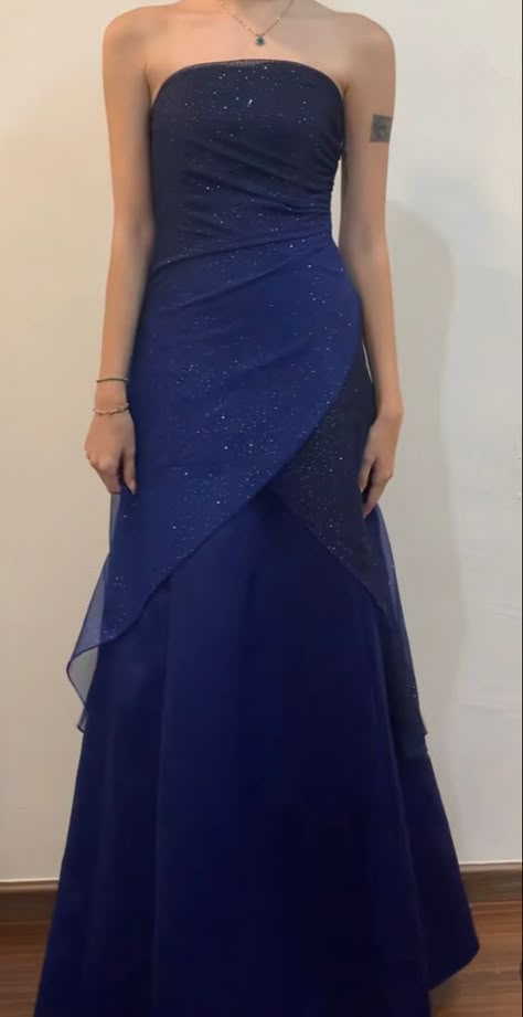 Prom Dresses Custom, Blue Long Prom Dress, Prom Dress Inspo, Sparkly Prom Dress, Prom Ideas, Blue Mermaid, Prom Dresses Vintage, Prom Dress Inspiration, Pretty Prom Dresses