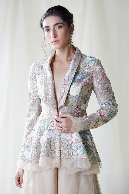 Embroidered Jacket & Pant Set Jacket Pant Suit Indian, Party Wear Jacket For Women, Blazer Outfits For Women Indian Wedding, Traditional Blazers For Women, Jacket Indian Outfit, Jacket Style Dresses Indian, Suit Women Wedding, Indowestern Outfits Wedding Women, Embroidered Suits For Women