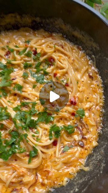 Chhaya Joshi Daily food / cocktails on Instagram: "Caramelized Onion & Chili Oil Pasta   1. 10 oz pasta - I used spaghetti  2. 2 large onions sliced  3. 2 tablespoons + 2 tablespoons chili oil  4. 2 tablespoons butter  5. 2 tablespoons olive oil  6. 4 cloves garlic minced  7. 1/2 teaspoon salt  8. 1.5 cups heavy whipping cream  9. 1/4 cup shredded Parmesan cheese  10. Chopped parsley for garnish   1. Mince garlic  2. Slice onions thinly  3. Add olive oil and butter to a pan . Add onions and caramelize . Cooking on low heat while stirring for about 30 minutes. Do not rush the process. Low heat. If they are burning at a bit of water and continue to stir. They are caramelized when soft and brown and jammy.  4. Remove the onions to a bowl.  5. Add 2 tablespoons chili oil to the pan. Add the ga Caramelized Onion And Chili Oil Pasta, Carmelized Onion And Chili Oil Pasta, Chili Oil Spaghetti, Fresh Kitchen Copycat Recipes, Easy Late Night Dinner, Chili Oil Pasta, Garlic Pasta Recipes, Spaghetti With Cream Cheese, Quick Pasta Dinner