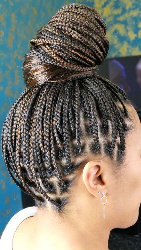 Small Knotless Braids - Gist94 Small Knotless, Small Box Braids, Box Braids Hairstyles For Black Women, Small Braids, Box Braid, Short Braids, Box Braids Styling, Braids With Beads, Braids With Curls