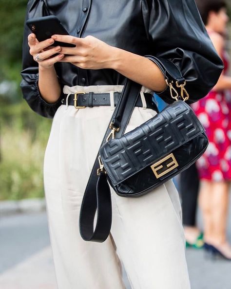 StreeTrends on Instagram: “📸: @thestyleograph NYFW SS20” Fendi Baguette Bag Outfit, Fendi Baguette Outfit, Baguette Bag Outfit, Fendi Bag Outfit, Fendi Baguette Black, Fendi Mini Baguette, Popular Designer Bags, Fendi Baguette Bag, Expensive Bag