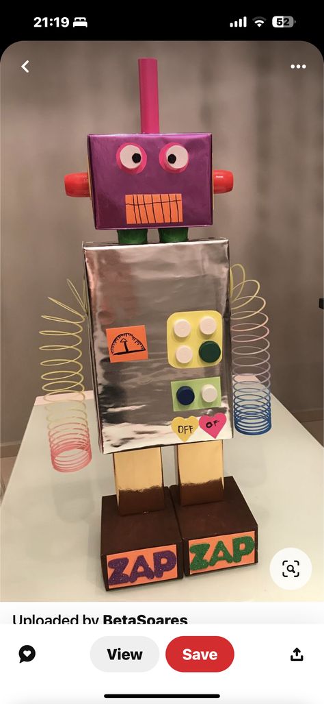 Robot Made From Recyclables, Craft Robot Ideas, Robot Recycled Materials, Recycled Robot Craft, Robot Craft Preschool Art Projects, Robot Made Out Of Recycled Materials, Cardboard Box Robot, Diy Robot From Recycled Material, Robot Crafts For Preschoolers