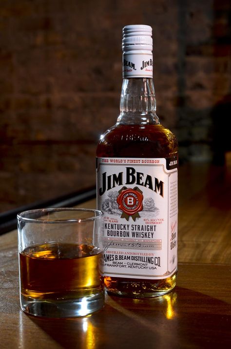 Whisky Drinks, Kentucky Straight Bourbon Whiskey, Cigars And Whiskey, Wine Art, Jim Beam, Winery Wedding, Energy Drink, Ketchup Bottle, Bourbon Whiskey