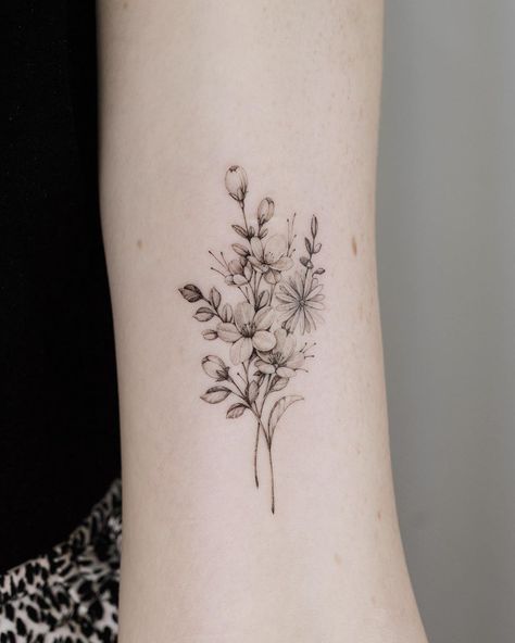 Country Flowers Tattoo, Wildflower And Butterfly Tattoo, Wildflower Tattoo Wrist, Tattoo Rug Dames, Wax Flower Tattoo, Gypsophila Tattoo, Botany Tattoo, Delphinium Tattoo, Edelweiss Tattoo