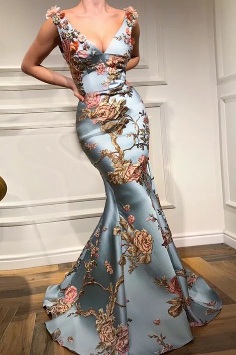 This mermaid maxi dress features deep v-neck with chic embroidery and floral print, perfect for a party or cocktail. cocktail party dress,elegant evening dresses,fashion dresses party,pretty party dresses,dress outfits party,evening gown dresses,fancy party dress #cocktailpartydress #eleganteveningdresses #gorgeousgowns #eveningpartyoutfit #gowns #dressoutfitsparty #prettypromdresses Fishtail Maxi Dress, Gaun Fashion, Fishtail Dress, فستان سهرة, Beauty Dress, Evening Dresses Elegant, Gorgeous Gowns, Female Fashion, Elie Saab