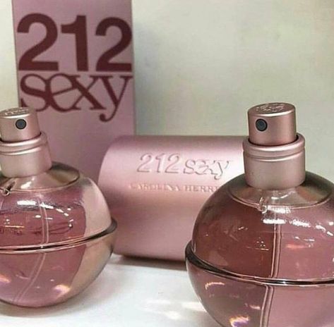 Perfume Carolina Herrera, Carolina Herrera 212, Rose Perfume, Perfume And Cologne, Perfume Collection, Women Perfume, Carolina Herrera, Body Skin, Smell Good