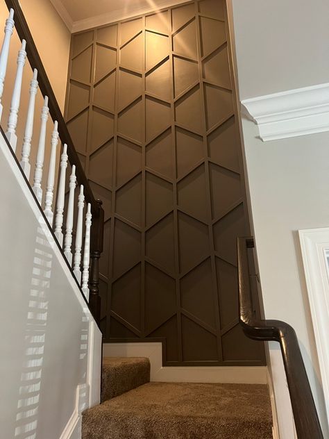 Design Wall Ideas, Stair Accent Wall, Polished Plaster Walls, Staircase Accent Wall, Stairwell Accent Wall, Pool Garage, Slat Walls, Stairwell Wall, Cabinets Bedroom