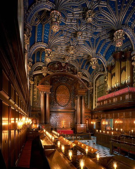 The Chapel Royal at Hampton Court Palace Tudor Dynasty, Hampton Court Palace, Tudor History, Religious Architecture, Royal Residence, Henry Viii, The Tudor, England And Scotland, Diy Travel