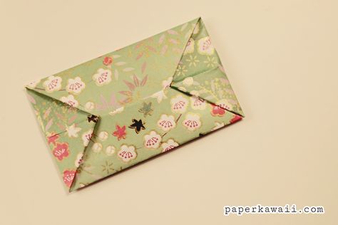 Quick and easy origami envelope! Simple step by step video tutorial. Use a square piece of paper that you've written a New Year's poem on. Origami Envelope Easy, Origami Flowers Diy, Envelope Origami, Origami Box Tutorial, Origami Easy Step By Step, Origami Flowers Tutorial, Envelope Tutorial, Origami Architecture, Origami Step By Step