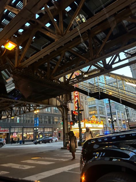 #aesthetic #citygirl #downtowngirl #city #chicagoaesthetic Chicago Cta Aesthetic, Southside Chicago Aesthetic, Chicago Girl Aesthetic, Downtown Chicago Aesthetic, Uic Chicago, City Aesthetic Chicago, Chicago Life, Aesthetic Chicago, Chicago Girls