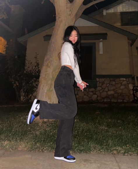 Blue And Black Jordans Outfit, Street Style With Jordans, Outfits W Jordans, Outfits For Jordan 1, Jordan 1 Fits, Air Jordan Aesthetic, Jordan 1 High Outfit Women, Jordan Noir, Outfits With Jordans