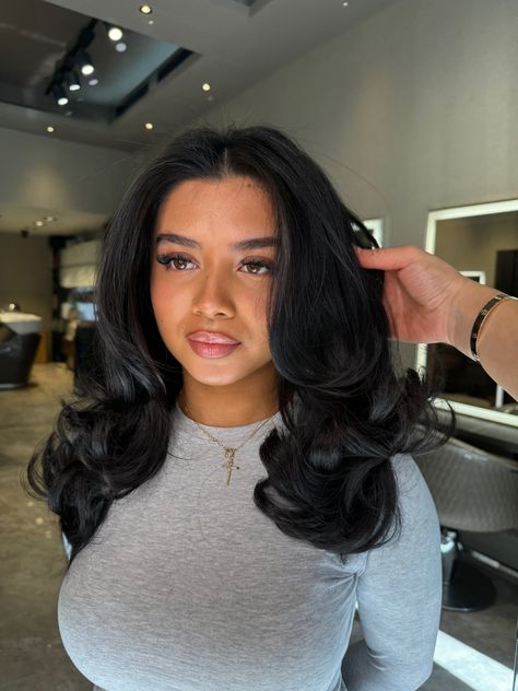 Layers add texture and dimension to your hair, giving it a chic and stylish vibe. 💁‍♀️💫 #hairinspo #layeredcut #fashionstyle Black Hair With A Lot Of Layers, Medium Length Bouncy Hair, Long Layered Haircuts On Medium Hair, Short Thick Hair Layers, Black Women With Black Hair, Jet Black Blowout, Side Layered Hair, Beautiful Layered Hair, Layered Leave Out