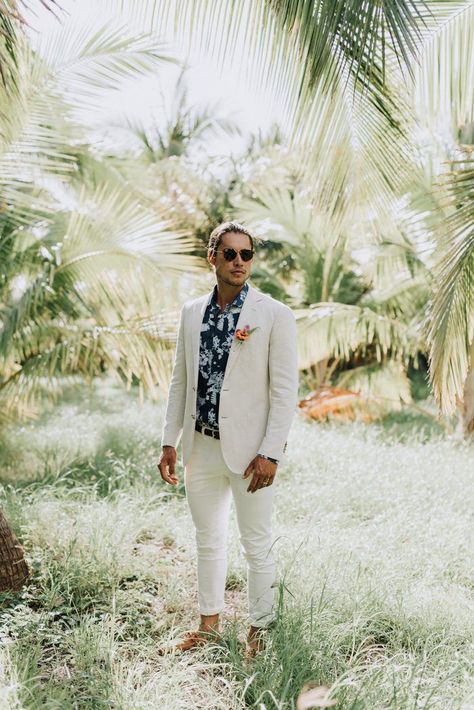 Groom in a cream linen suit and tropical print shirt. See our 12 Stylish Grooms to Copy for your wedding day post now on the blog | Image by Naomi Levit Photography Small Private Wedding, Navy Groom, Cream Suit, Tropical Print Shirt, Maui Wedding, Groom Looks, Hawaiian Wedding, Maui Weddings, Groom Outfit