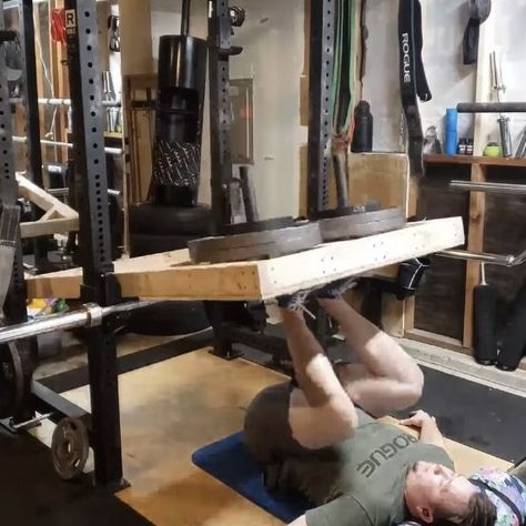 Homemade Leg Press, Leg Press Diy, Diy Leg Press At Home, Power Rack Diy, Leg Press Alternative At Home, Diy Gym Equipment Homemade, Home Made Gym Equipment, Diy Workout Equipment, Diy Leg Press