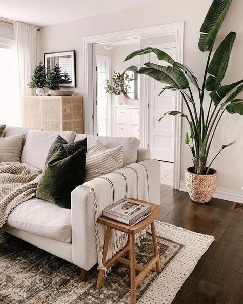 What Color Rug Suits Dark Wood Floors? Dark Wood Floors Living Room, Lauren Elizabeth, Living Room Decor Neutral, Interior Design Per La Casa, White Couches, Dark Wood Floors, Living Room Scandinavian, Neutral Living Room, Apartment Inspiration