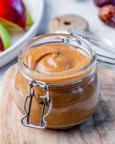 [VIDEO] Rachel’s Healthier Caramel Sauce | Clean Food Crush Caramel Bites, Homemade Caramel Sauce, Clean Eating Challenge, Clean Food Crush, Food Crush, Rhubarb Recipes, Clean Food, Homemade Caramel, Delicious Pumpkin