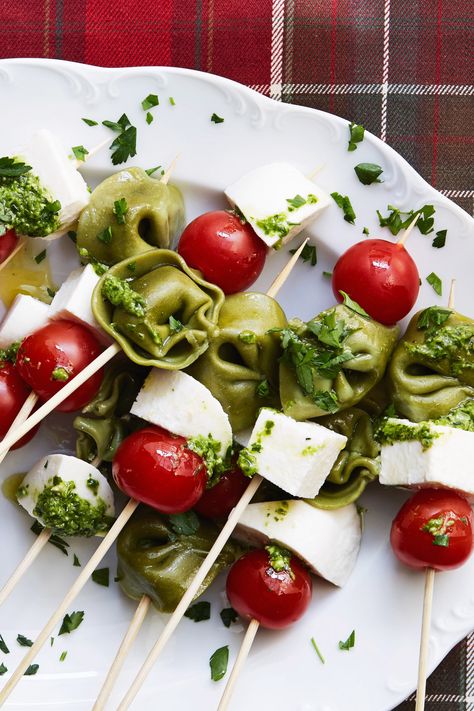 Tortellini Skewers With Pesto, Tortellini Mozzarella Tomato Skewers, Mozzarella Skewers Appetizer Ideas, Veggie Skewers Appetizers, Antipasta Skewer Appetizer, Italian Appetizers Easy Appetizer Ideas, Pesto Skewers, Tortellini Skewers Appetizers, Tomato Mozzarella Skewers