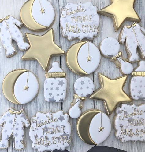 Christal Garcia | Twinkle little star just keeps getting requested & we love it ⭐️🌟✨ How ‘bout that gold game tho ✨ it’s on point in this set 😍… | Instagram Twinkle Twinkle Little Star Cookies, Baby Shower Cookies Neutral, Moon Baby Shower Theme, Baby Shower Fruit, Moon Cookies, Baby Shower Cake Pops, Baby Shower Theme Decorations, Baby Shower Cakes For Boys, Twinkle Twinkle Baby Shower