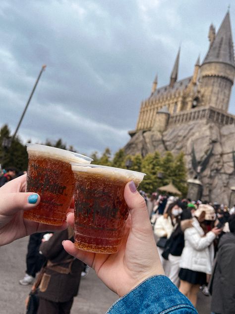 USJ harry potter hogwarts butter beer aesthetic Butter Beer Aesthetic, Beer Aesthetic, Butter Beer, Travel Disney, Aesthetic Travel, Harry Potter Hogwarts, Harry Potter World, Hogwarts, Harry Potter