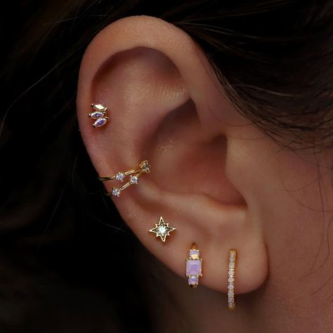 Ear Piercing Tragus, Ear Piercings Helix, Helix Ear, Piercing Tragus, Diamond Top, Flat Back Earrings, Conch Piercing, Tragus Piercings, Cartilage Piercing