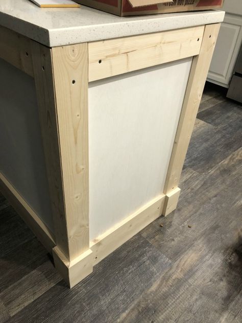 Kitchen Island Remodel Ideas, Build Kitchen Island, Kitchen Island Makeover, Cocina Diy, Kitchen Base Cabinets, Custom Kitchen Island, Diy Kitchen Renovation, Diy Kitchen Island, Kitchen Cabinets Makeover