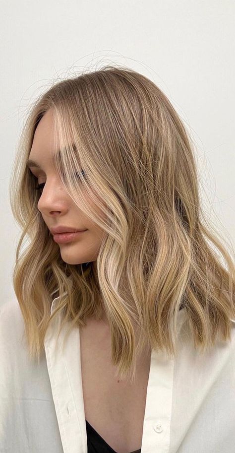 Haircut To The Shoulders, Right Below The Shoulder Haircut, Medium Length Balayage Hair Blonde, Hairstyle Blonde Medium, Haircuts For Medium Length Hair Blonde, Bronde Haircolor Medium Length Hair, Natural Blonde Shoulder Length Hair, Mid Hair Length Straight, Medium Blond Hairstyles