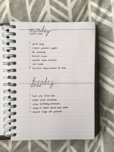 10 Unique Bullet Journal Daily Layout Ideas – Bullet Journals and BuJo Enthusiasts Blog Journal Daily Layout, Bullet Journal Daily Layout, Bullet Journal Lined Paper, Bullet Journal Lines, Chek List, Bullet Journal Daily Spread, Bullet Journal Daily, Diario Bullet, Money Rules