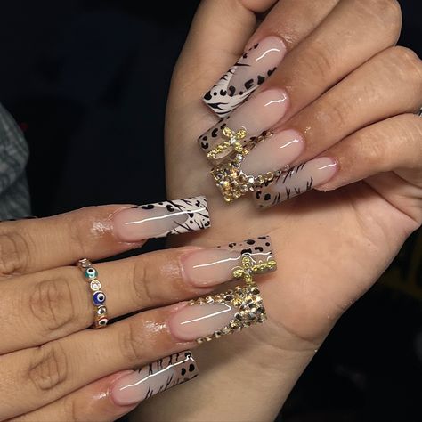 Cheetah x zebra print 🤎 IN LOVEEE ‘Classic Nude’ ‘048’ ‘112’ & “045” mix @vbeautypure #nails #nailsnailsnails #nailsofinstagram #nailsart #nailart #naildesigns #nailporn #nailartist #nailstagram #nailsmagazine #nailsinspiration #acrylicnails #nailtechnician #nailartist #nailaddict #longnails #cutenails Cheetah And Zebra Print Nails, Zebra And Cheetah Nails, Face Tattoos For Women, Zebra Print Nails, Mexican Shoes, Cheetah Print Nails, Digital Wardrobe, Zebra Nails, Birthday Inspiration