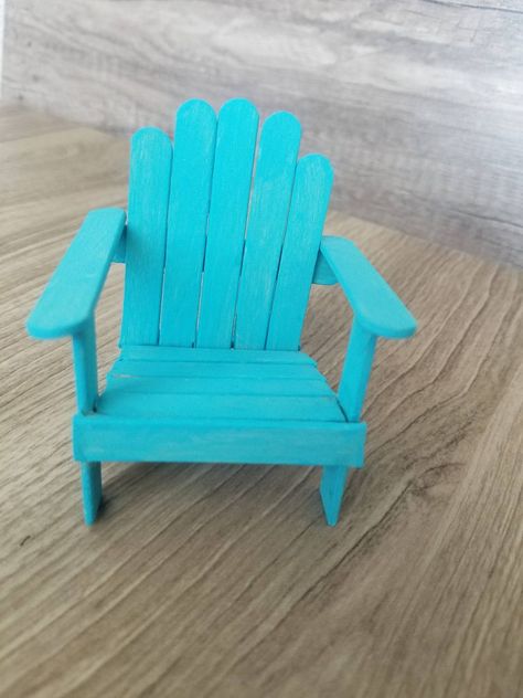 DIY Popsicle Stick Beach Chair - K & F Design Lollipop Stick Crafts, Beach Chairs Diy, Craft Stick Projects, Adirondack Chairs Diy, Popsicle Stick Christmas Crafts, Popsicle Stick Crafts House, Popsicle Stick Houses, F Design, Diy Popsicle Stick Crafts