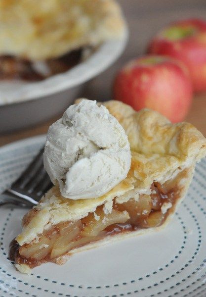 Honeycrisp Apple Pie | High-altitude classics with Butter & Air Honey Crisp Apple Pie, Honeycrisp Apple Pie, Traditional Apple Pie Recipe, Pear Pie Recipe, Classic Apple Pie Recipe, Apple Slab Pie, Honeycrisp Apple, Pineapple Pie, All Butter Pie Crust