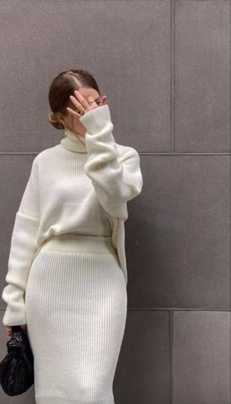 #fallfashion
#woolskirt
#ootd
#styleinspo
#fashionblogger
#fashionista Mode Grunge, Modesty Outfits, Cute Modest Outfits, Winter Fashion Outfits Casual, Elegante Casual, Design Clothes, Easy Trendy Outfits, Modieuze Outfits, Ținută Casual