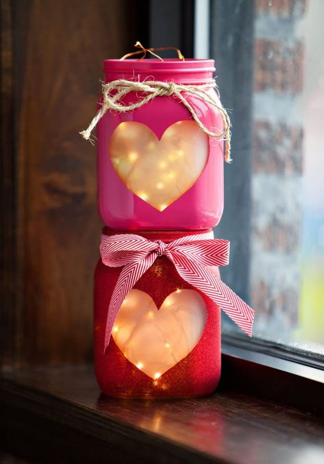 Skullgirls Valentine, Valentine Mason Jar, Saint Valentin Diy, Valentines Bricolage, Kerajinan Diy, Diy Valentine's Day Decorations, Decoration Restaurant, Mason Jar Projects, Wine Bottle Diy Crafts