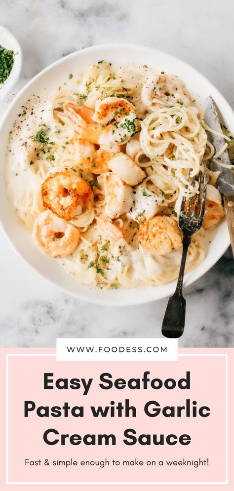 Easy Seafood Pasta, Creamy Seafood Pasta, Pasta With Garlic, Cream Sauce Pasta, Seafood Sauce, Cream Pasta, Seafood Pasta Recipes, Garlic Cream Sauce, Pumpkin Pasta