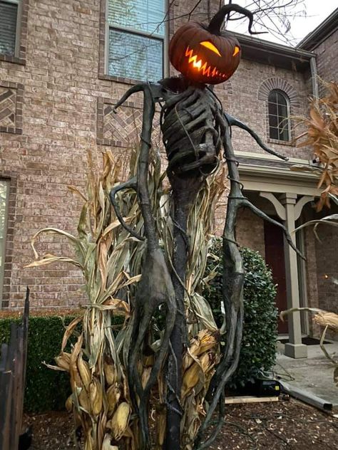 Pumpkin Graveyard Decor, Pumpkin Graveyard, Halloween Porches, Spooky Punch, Outdoor Halloween Decor, Halloween Haunted House Decorations, Halloween Diy Outdoor, Halloween Outside, Casa Halloween